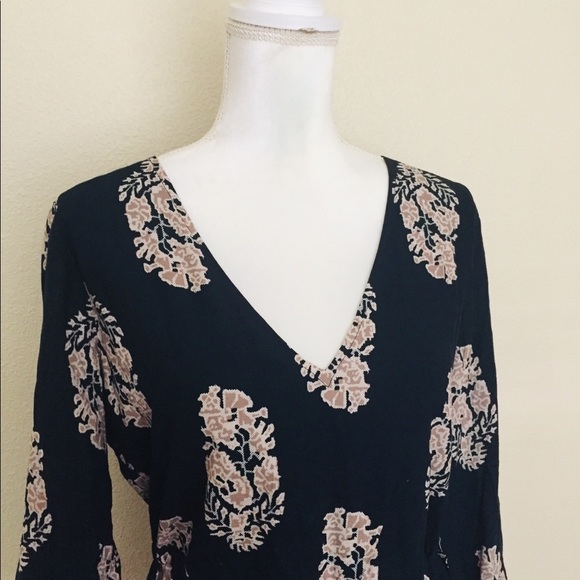 Open back Navy Blue Floral Romper - Picture 7 of 8